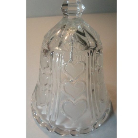 European Collection 24% Lead Crystal Bell - Etched Frosted Hearts - Picture 4 of 5